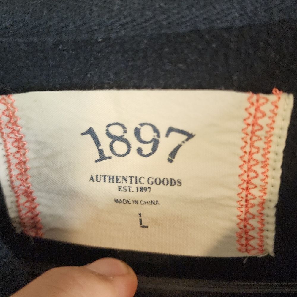 Men's 1897 sweater, size Large - Picture 3 of 4